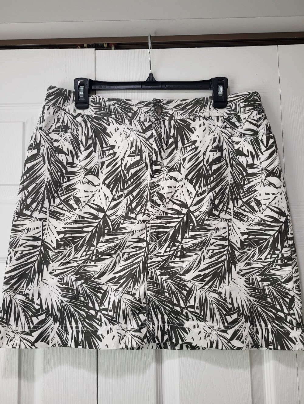 Christopher & Banks Olive Green and White Tropical-Leaf Mini Skort, Size 10